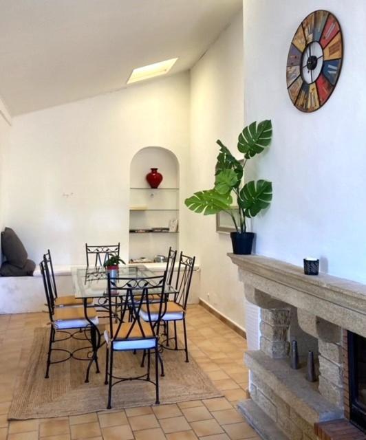 Superbe Appartement De Caractere Au Calme Aigues-Mortes Exteriér fotografie